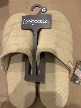 NWT- Feelgoodz Women's Quilted Mule Slide Slippers - Comfort-Size 6/7